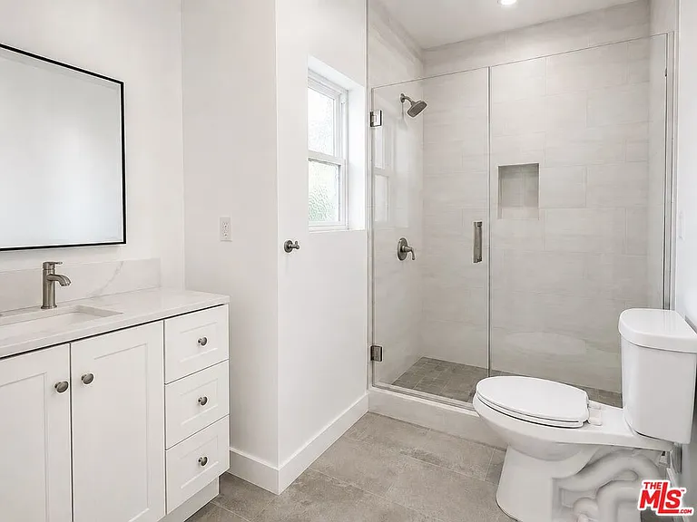 233 N Berendo St #5 — Photo 7