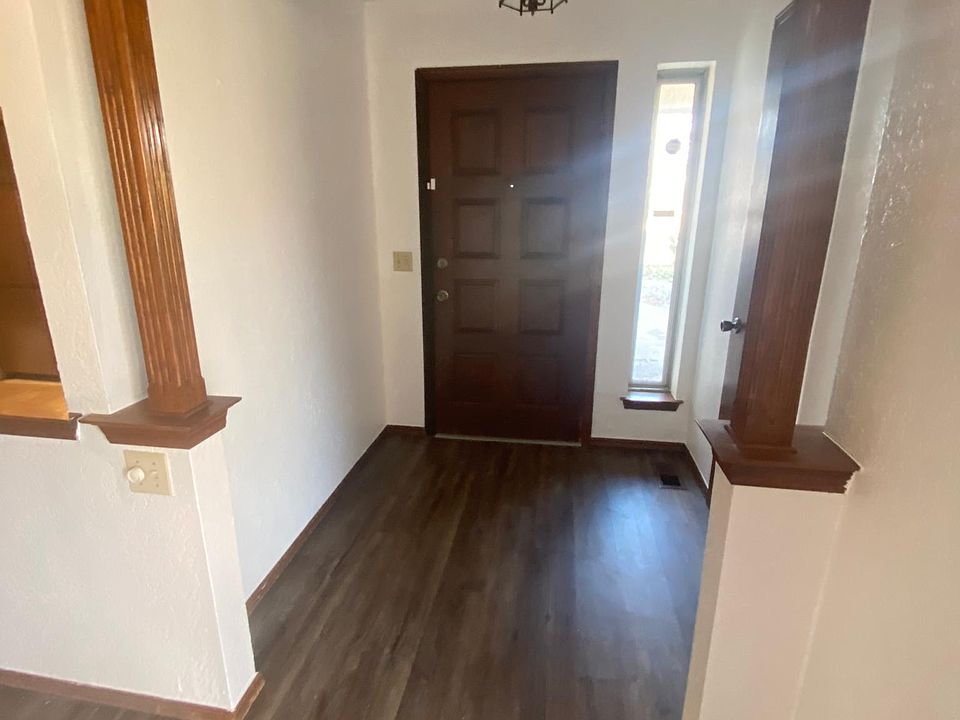 1st image of 3930 Tamarisk Dr #1
