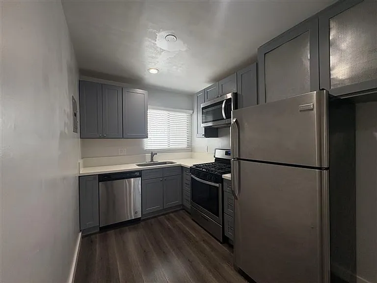 2727 Abbot Kinney Apartments, Venice CA — Photo 17