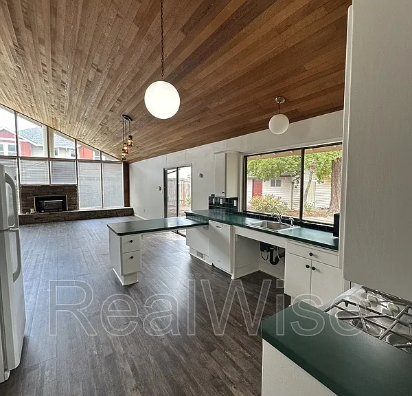 7730 SW Eaker Pl — Photo 18