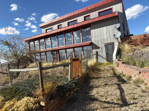 21 Blazing Saddles Rd, Saratoga, WY 82331