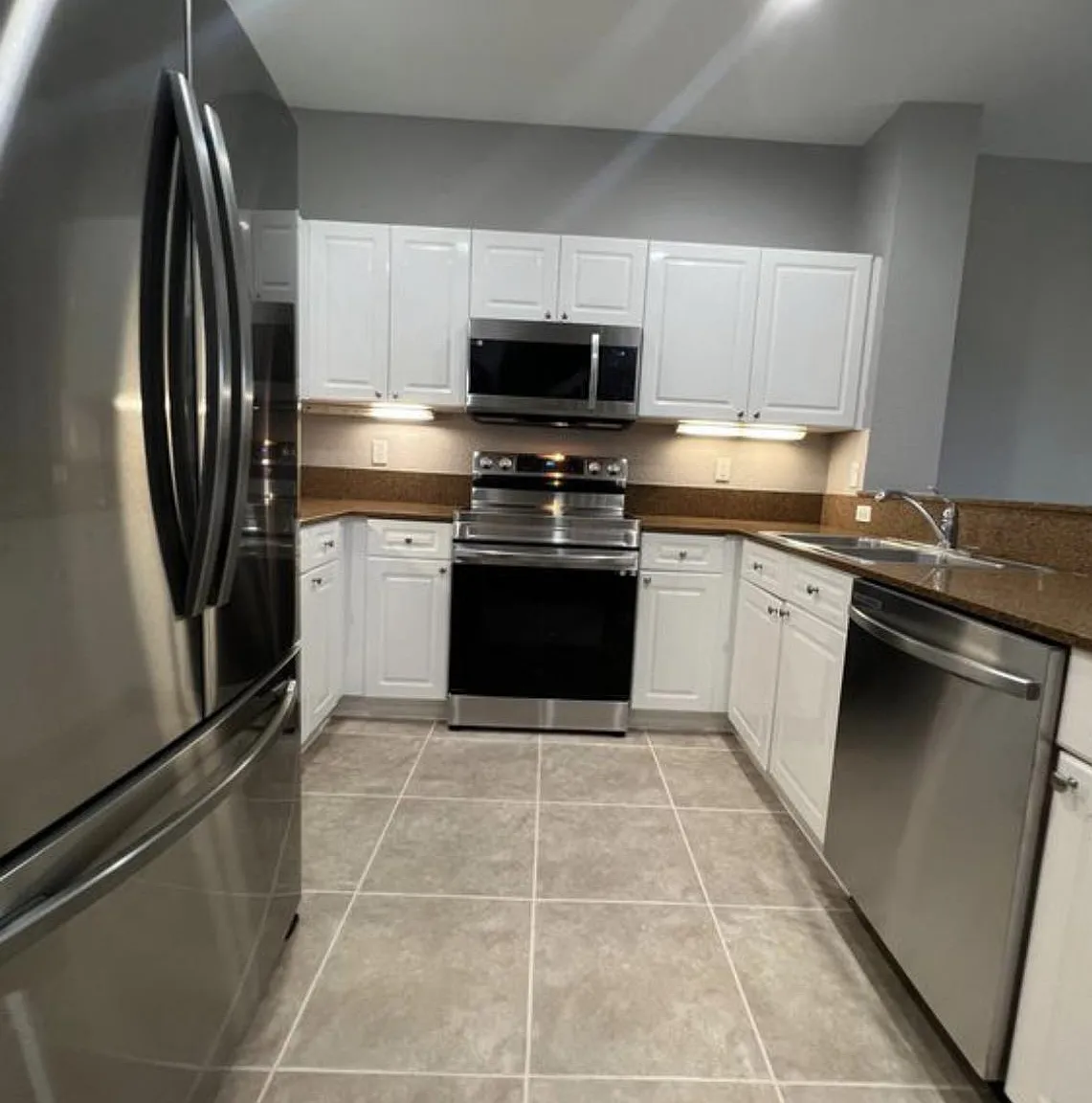 3 bed, 2.5 bath, 1374 sqft, $2,600 — Photo 2