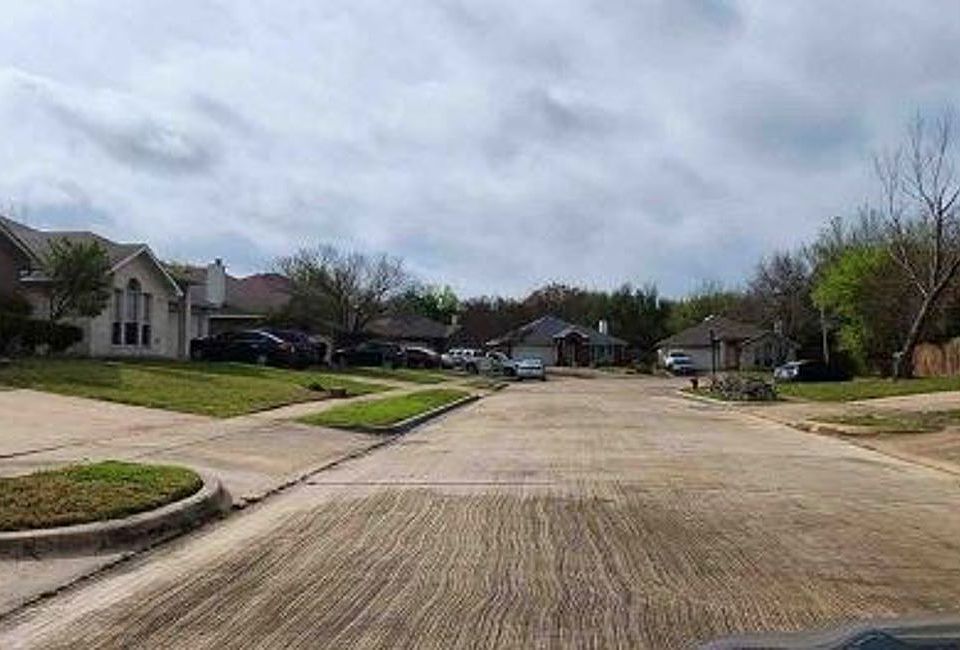 Exterior Neighborhood (street photo)