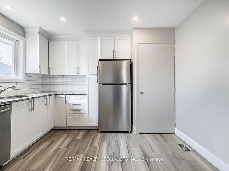 226 Overlea Dr #UPPER — Photo 9