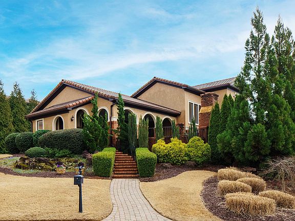 2nd image of 10 Vicchio Dr