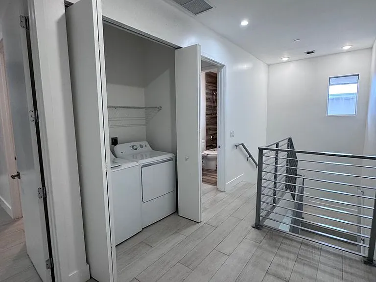 612 NE 12th Ave — Photo 15