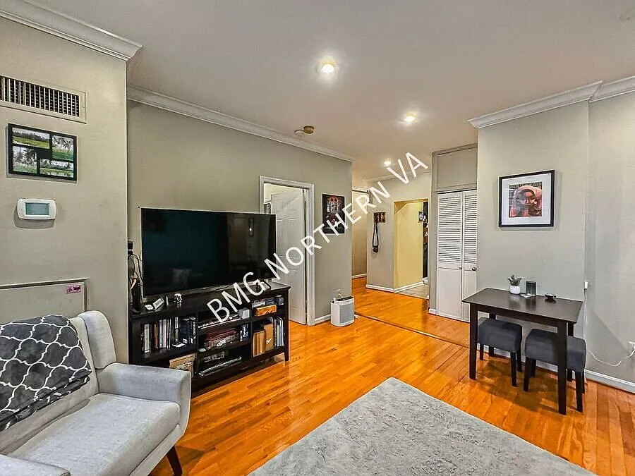 Contemporary 1 Bed 1 Bath Condo In A Classic Beaux Arts Residence In Historic Old City - Water In... — Photo 4