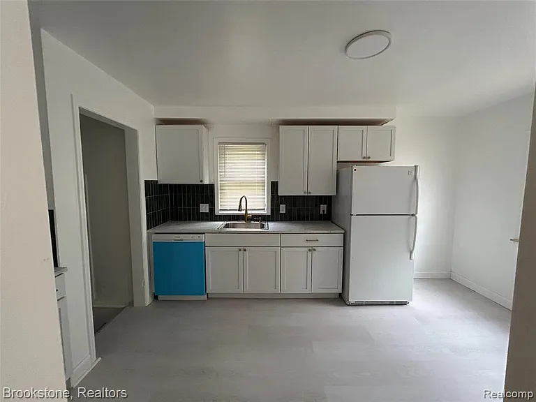 26707 Penn St — Photo 7