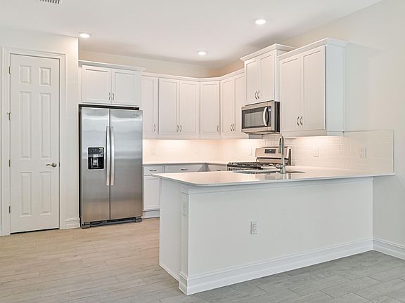 3rd image of 43757 Sparrow Dr