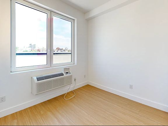 4th image of 139 Erasmus St #4G