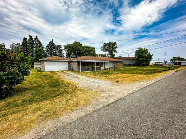 206 Ontario St, Houghton Lake, MI 48629