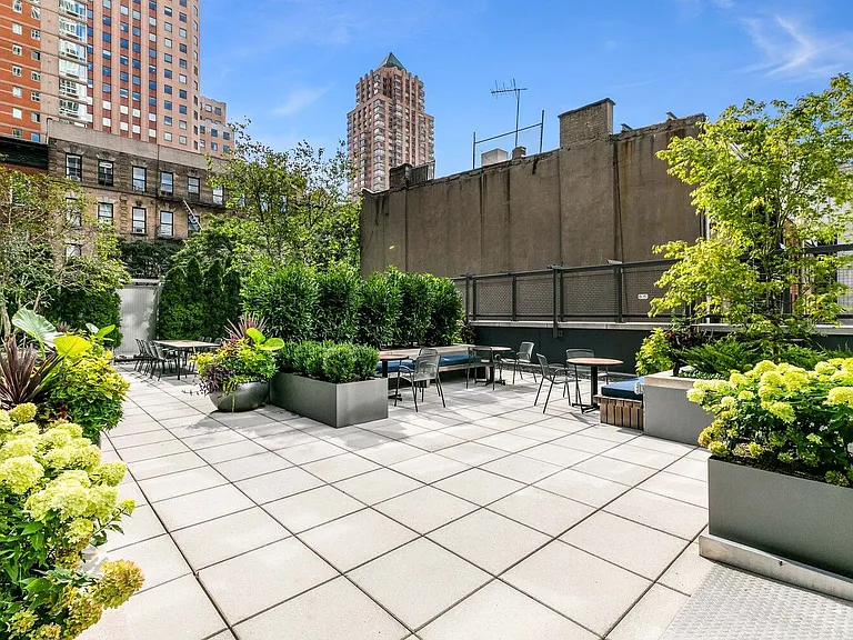 310 W 52nd St #17A — Photo 11