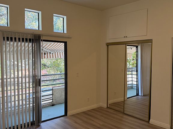 4th image of 1801 W Victory Blvd #109