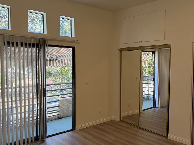 1801 W Victory Blvd #109 — Photo 4