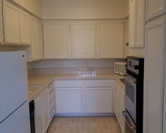 3rd image of 14144 Dickens St APT 213