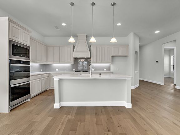 3rd image of 2510 Rockbrook Rd