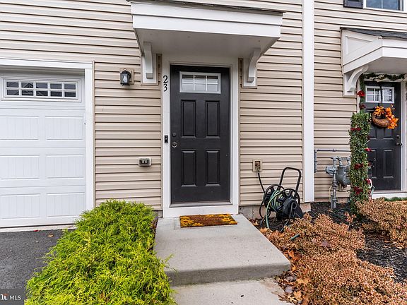 5th image of 23 Foxwood Dr