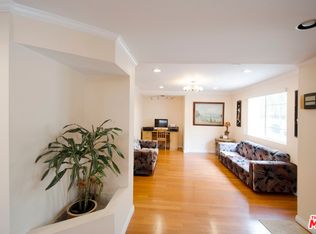 1061 Le Claire Pl, Los Angeles, CA 90019