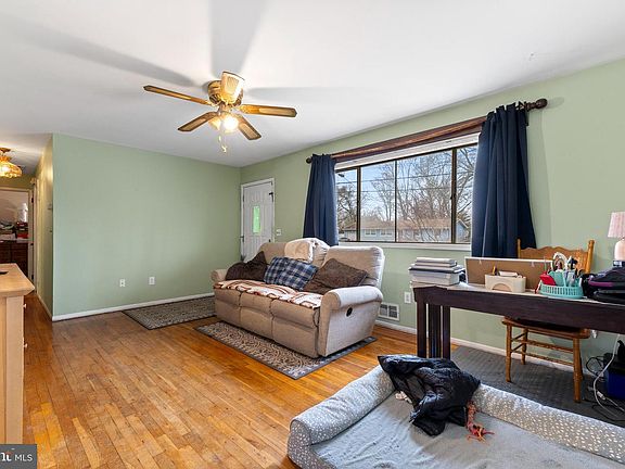 5th image of 27 Sylvan Lake Blvd