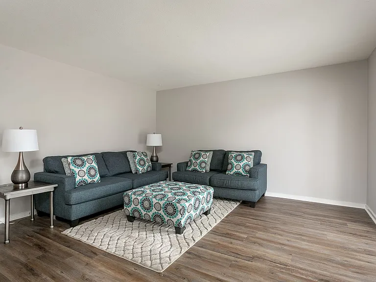 Meadowbrook Apartments — Photo 8