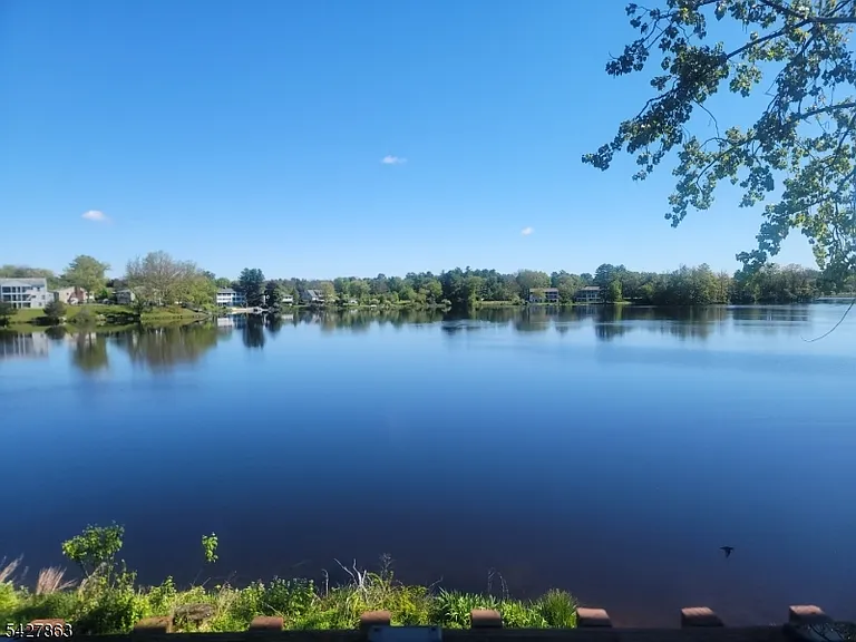 390 Lake Shr W #H — Photo 14