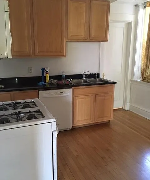5235 N Winchester Ave — Photo 1