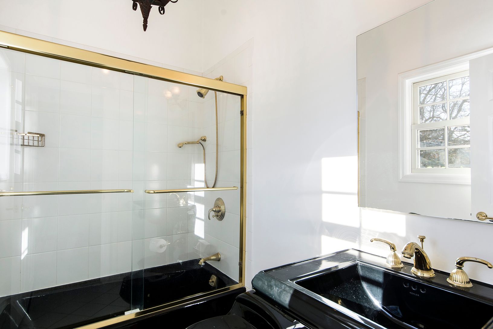  Her Bathroom with Tub