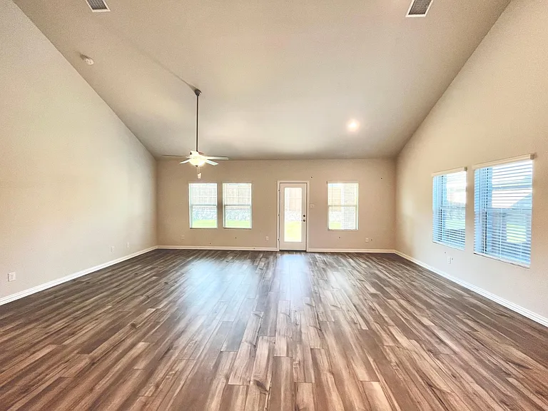 1408 Corkwood Dr — Photo 3