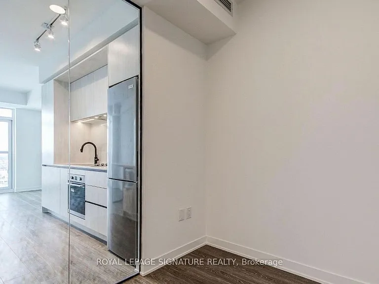 2495 Eglinton Ave W #1607 — Photo 9