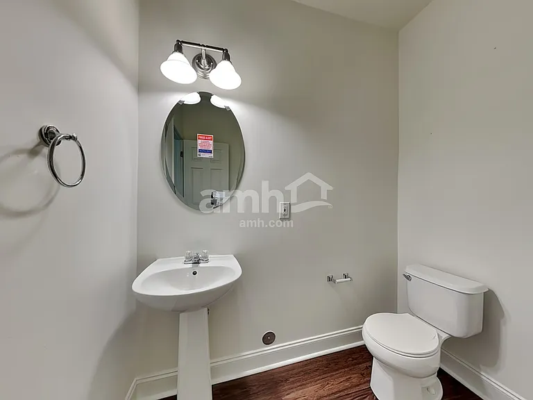 35 Border Ave — Photo 9