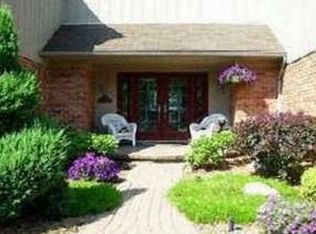 2817 Cedar Ridge Dr, Troy, MI 48084