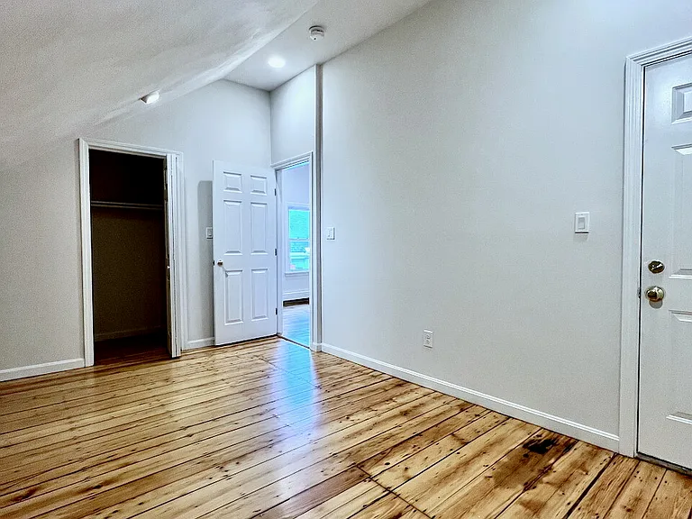 131 Pearl St — Photo 9