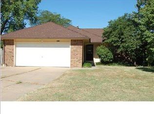 8416 E Lincoln Ct, Wichita, KS 67207