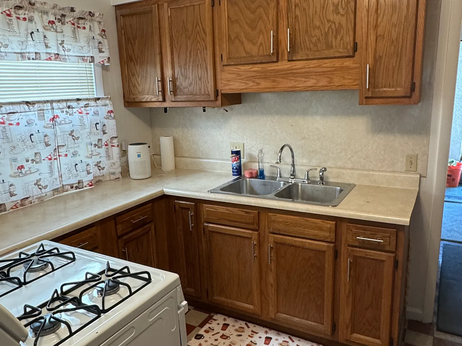 3 bed, 1600 sqft, $2,200 — Photo 2