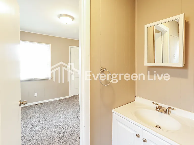 1329 Cheyenne St — Photo 7