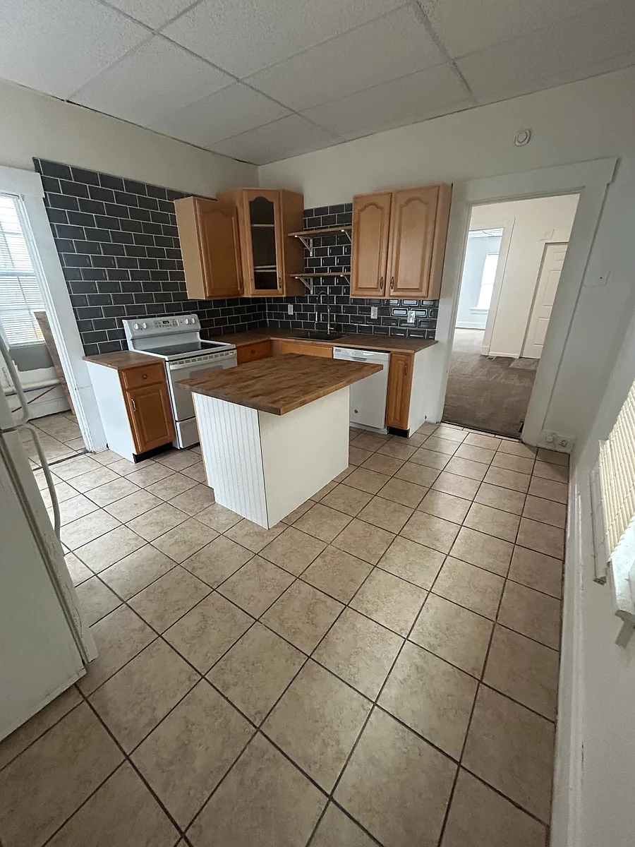 newly updated kitchen - 842 Heaton St