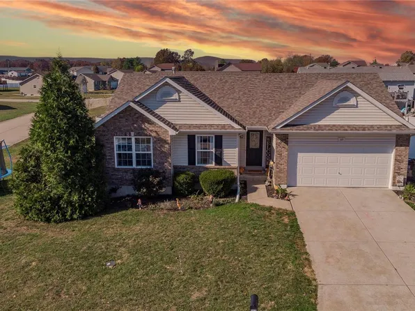 217 Gentle Pine Ln, Winfield, MO 63389