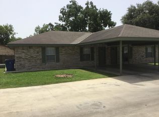 1211 W Goodwin St, Pleasanton, TX 78064