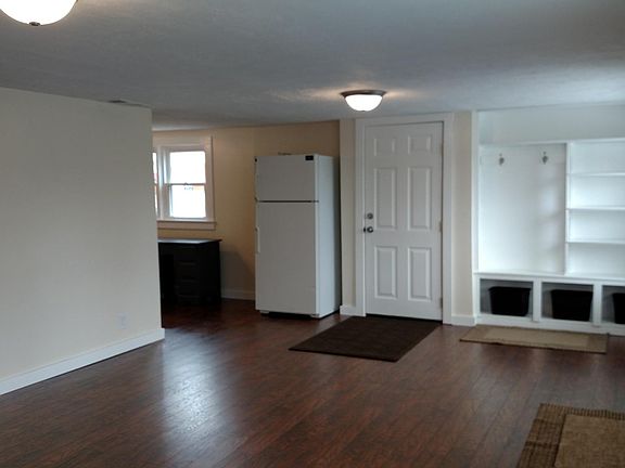 3rd image of 137 W Saint Joe St APT 1