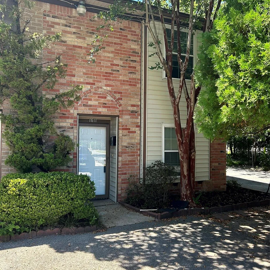 3 bed, 2.5 bath, 1324 sqft, $1,650 — Photo 1