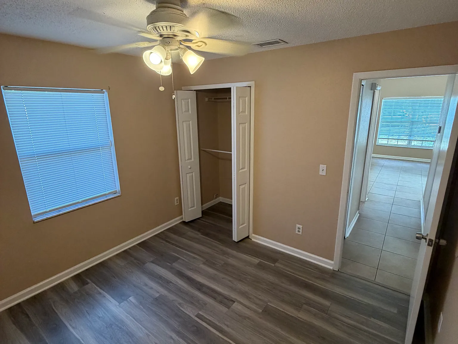 2406 E Illiana St — Photo 4