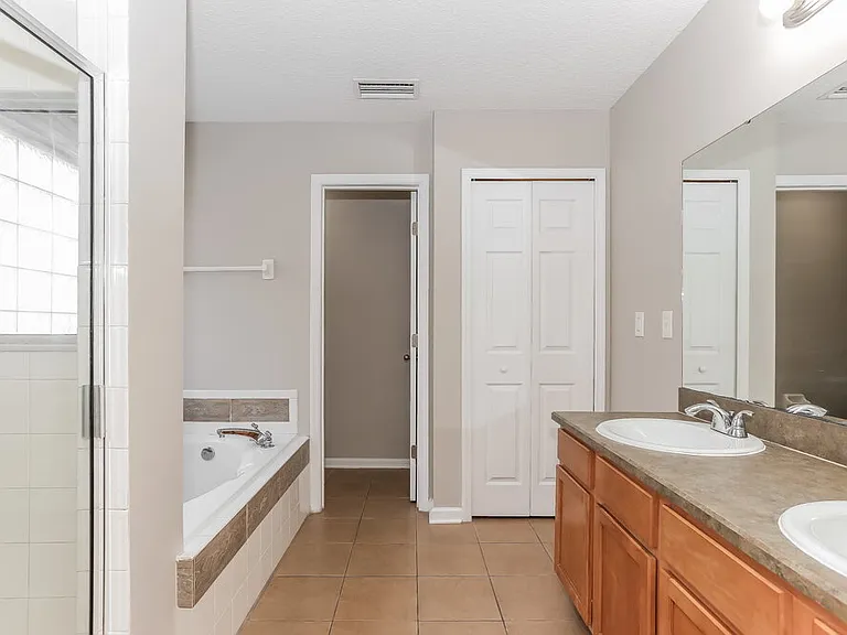 1841 Creekview Dr — Photo 11