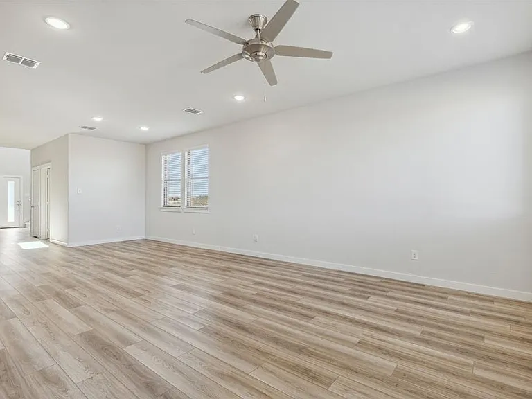 907 Hazel Dr — Photo 13