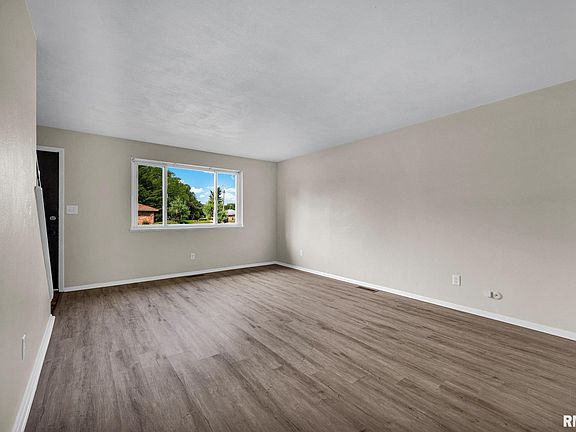 3rd image of 4613 W Merol Ct