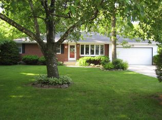 16415 Siesta Ln, Brookfield, WI 53005