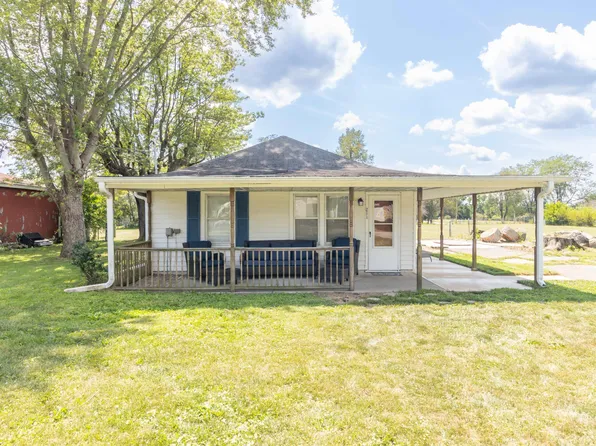 211 E Davis St, Spiceland, IN 47385