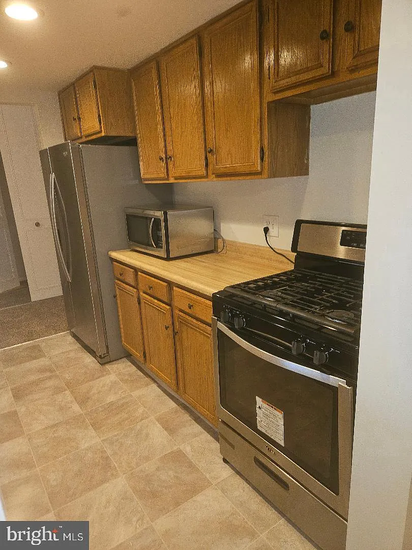 2 bed, 2.0 bath, 1004 sqft, $2,100 — Photo 4