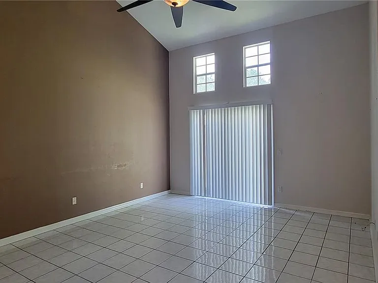 340 NW 48th Blvd — Photo 2