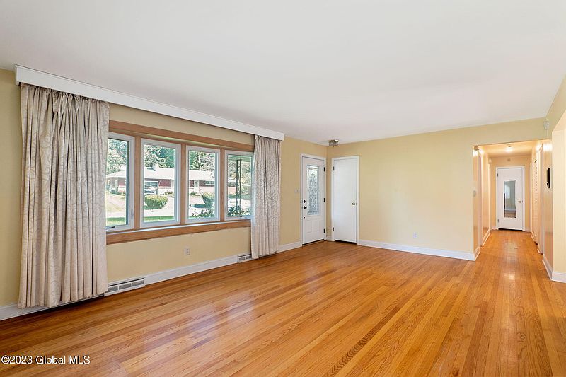 4th image of 170 Shaker Park Drive