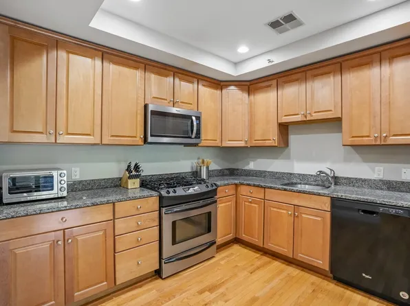 328 Copeland St APT 3A, Quincy, MA 02169